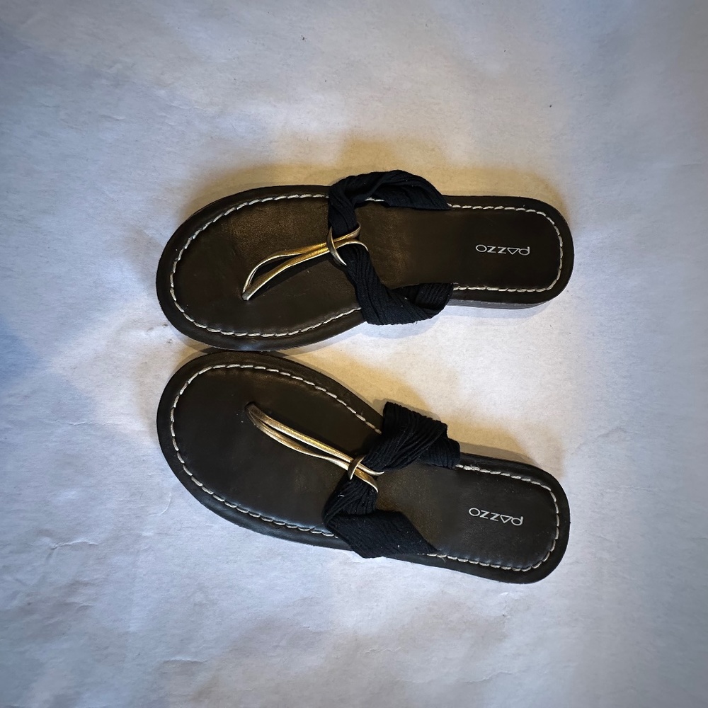 Pazzo black and gold thong sandal- Size 7